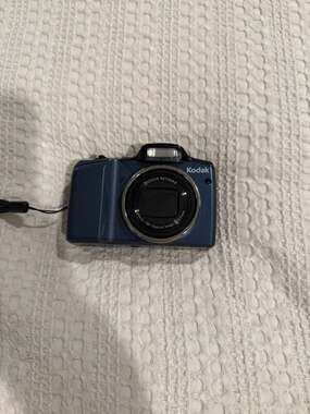 Kodak EasyShare Z915 10MP Digital Camera with 10x Optical Zoom - Blue